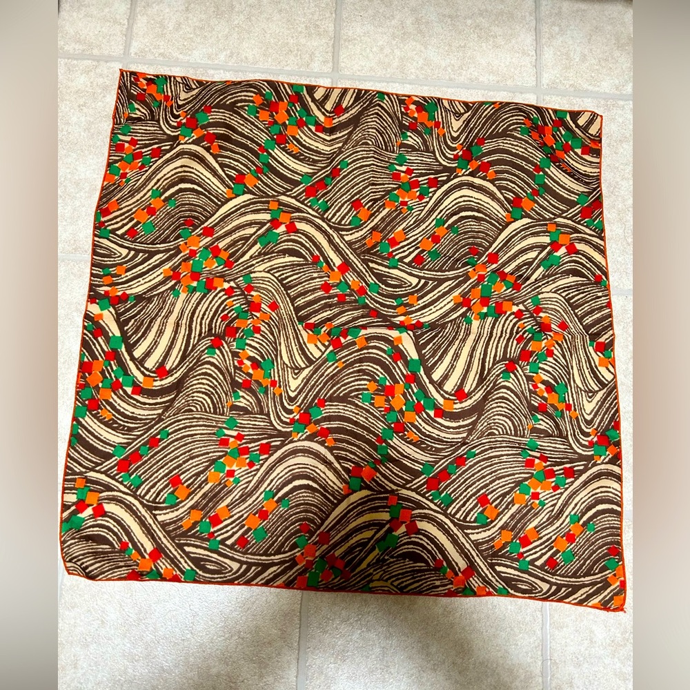 VTG 70s Polyester scarf with Earth tones. No stains or snags.